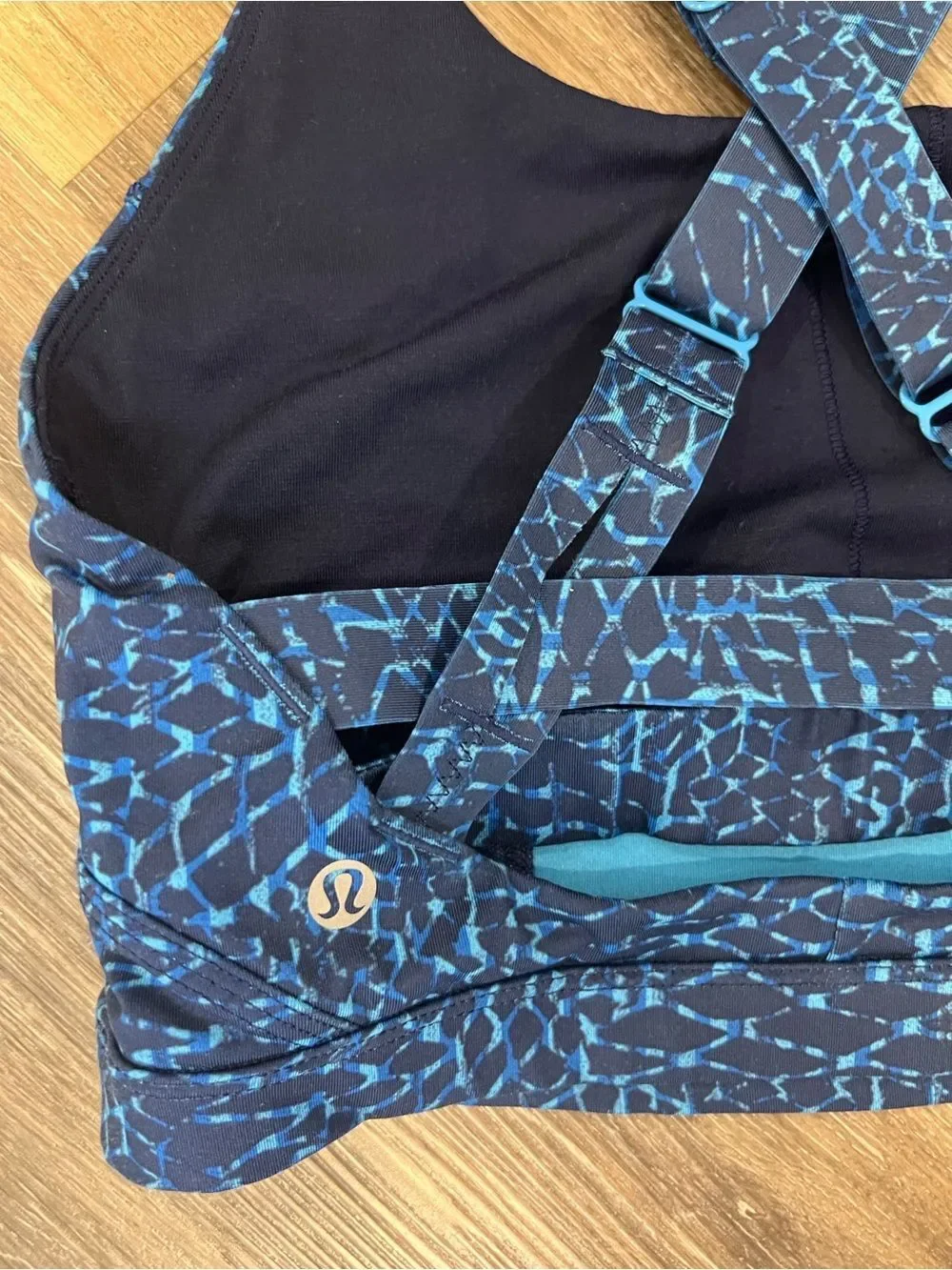 Lululemon pure practice blue hero/snake print bra size 6